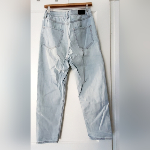 Express Super High Rise Mom Jean Light Blue Wash 4 - Picture 3 of 8